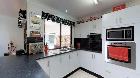 10 Sherwood St, Morayfield QLD 4506