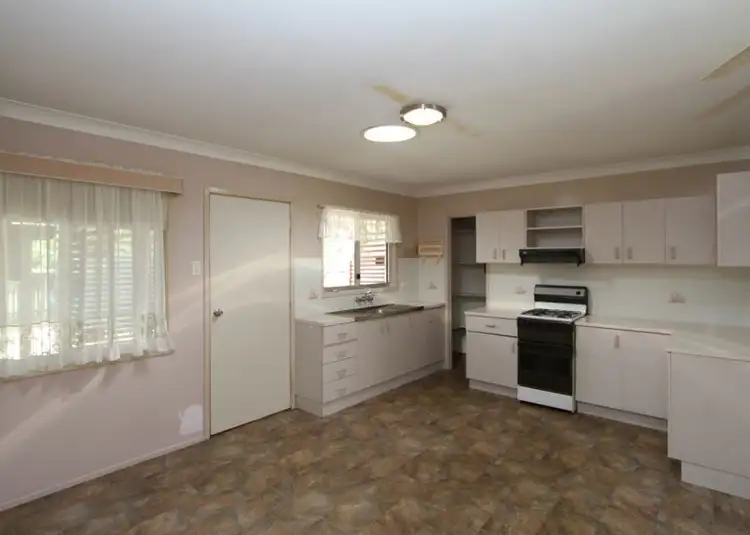 22 William Street, Urangan QLD 4655