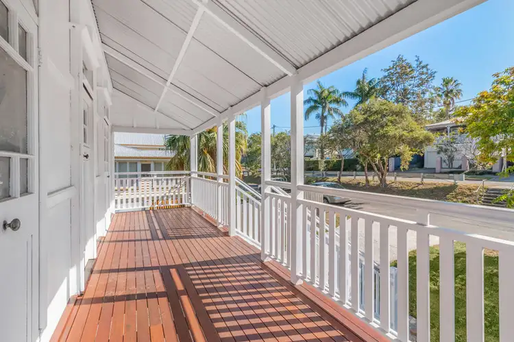 27 Longfellow St, Norman Park QLD 4170