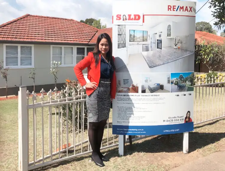 13 LUCENA CRESCENT, Lethbridge Park NSW 2770