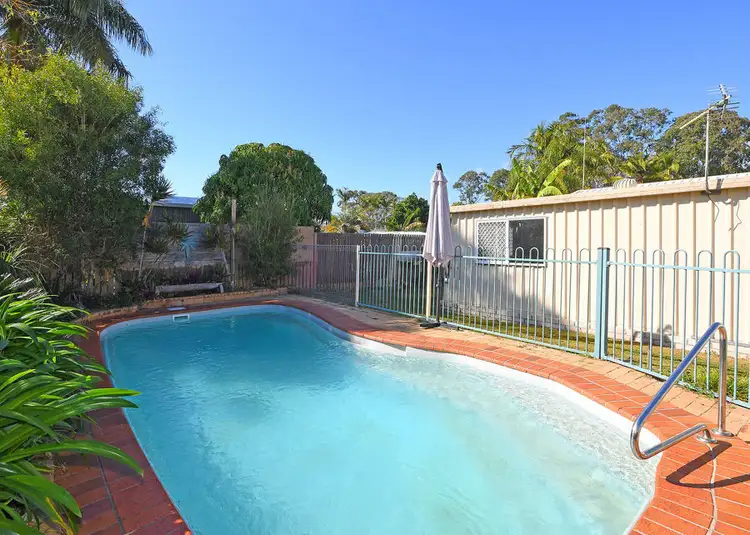 8 Dougan Street, Point Vernon QLD 4655