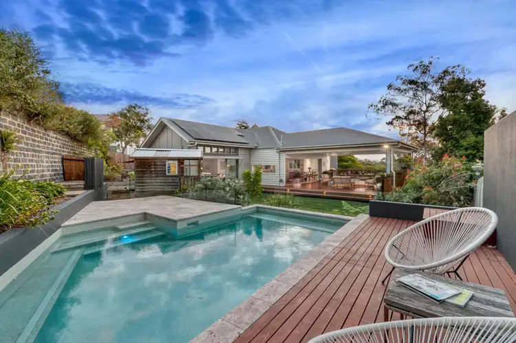 11 Perihelion Street, Coorparoo QLD 4151