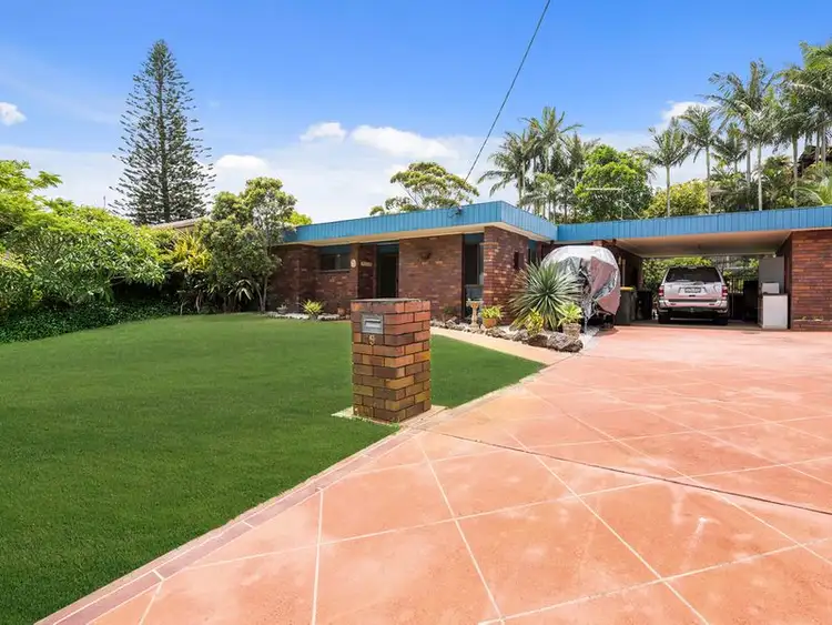 15 Bimbadeen Avenue, Banora Point NSW 2486