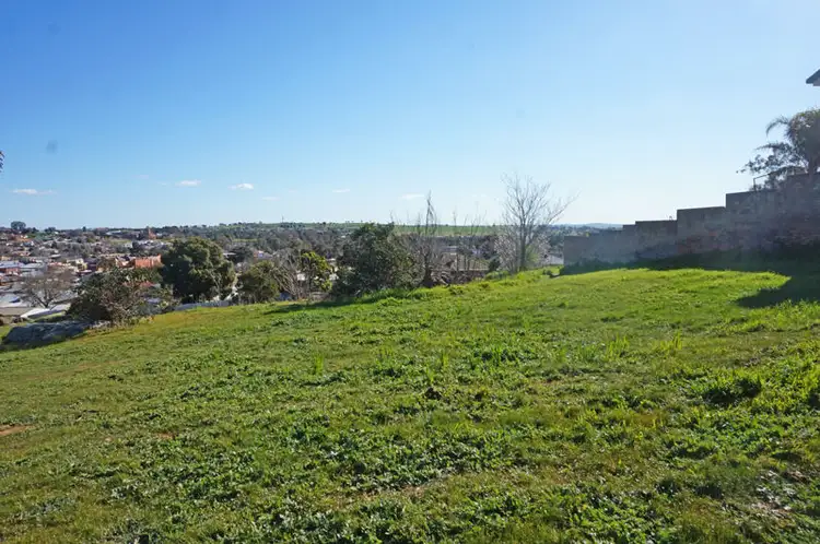 17 Cassia Way, Junee NSW 2663