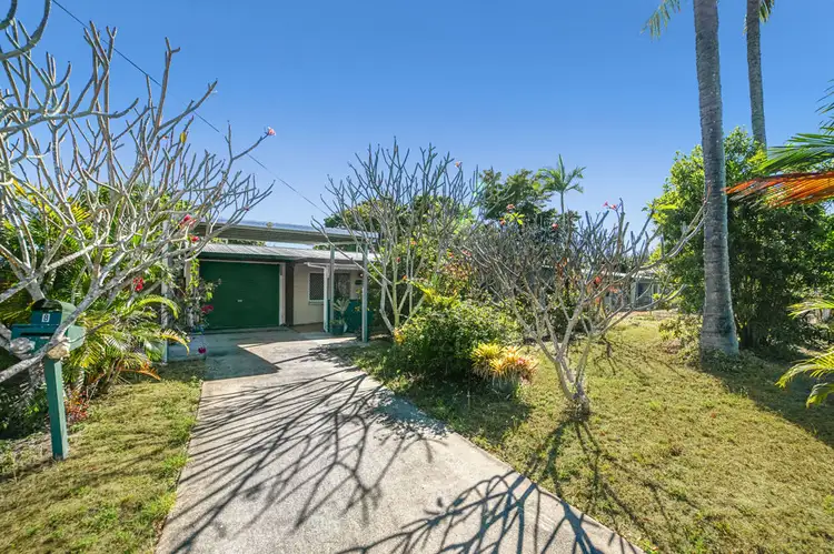 8 Banksia Close, Holloways Beach QLD 4878