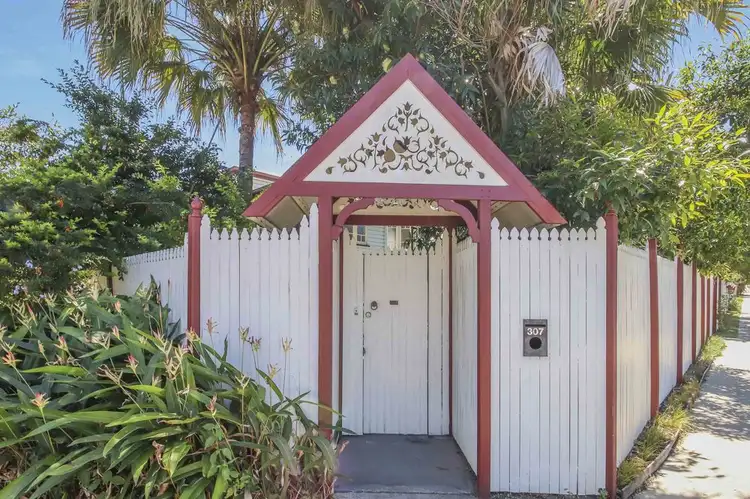 307 Pease Street, Edge Hill QLD 4870