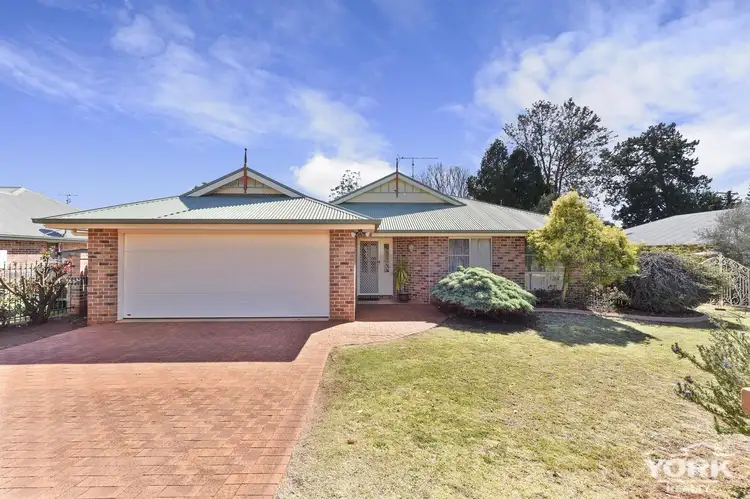 3 Emerald Court, Middle Ridge QLD 4350