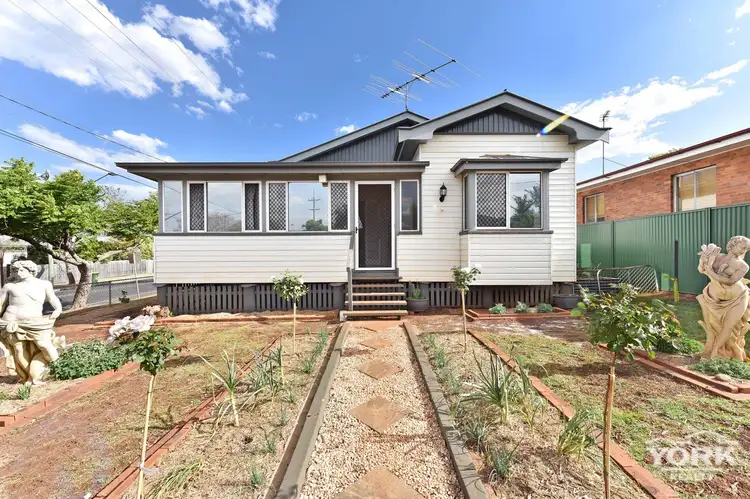 2 Peak Street, Harristown QLD 4350