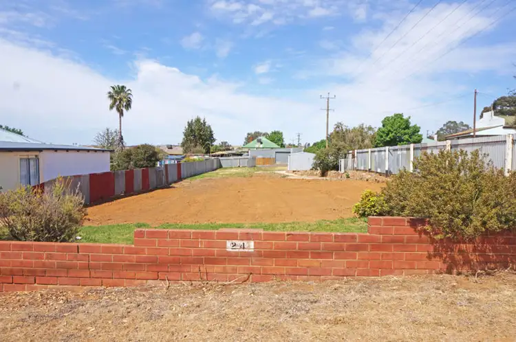 24 Thomas St, Junee NSW 2663