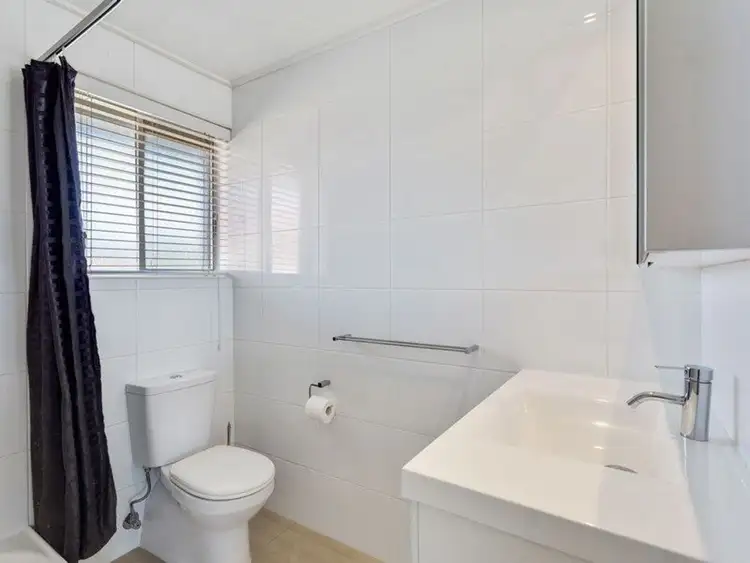 Fifth view of Homely unit listing, 3/115 Prince Edward Parade, Scarborough QLD 4020