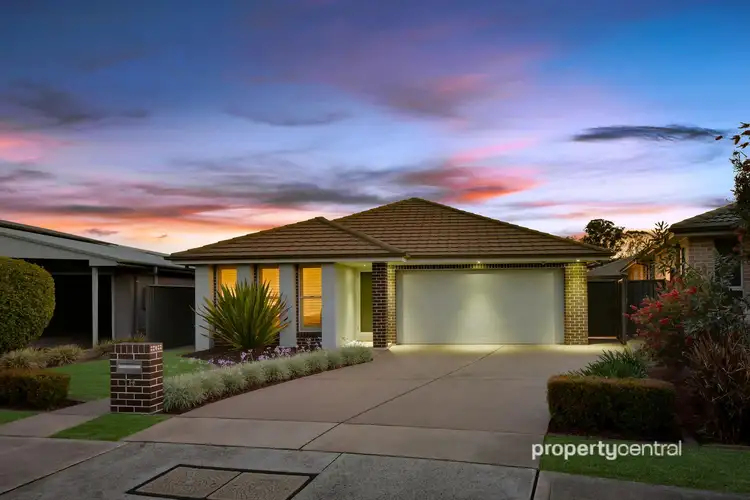 16 Rowland Place, Jordan Springs NSW 2747