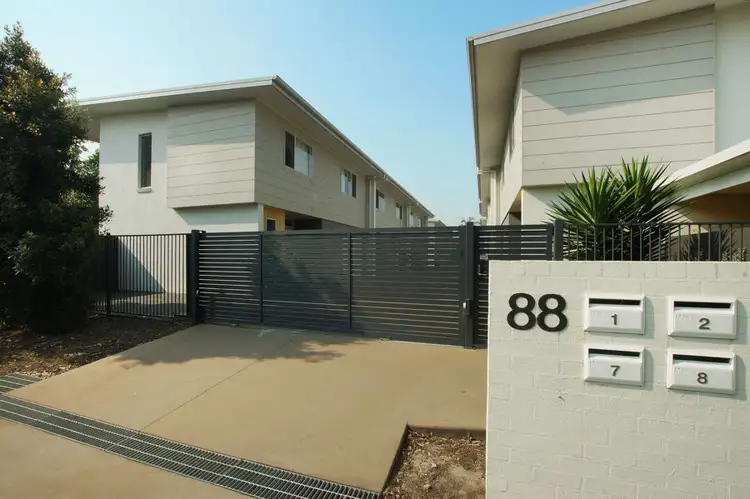2/88 Park Beach Road