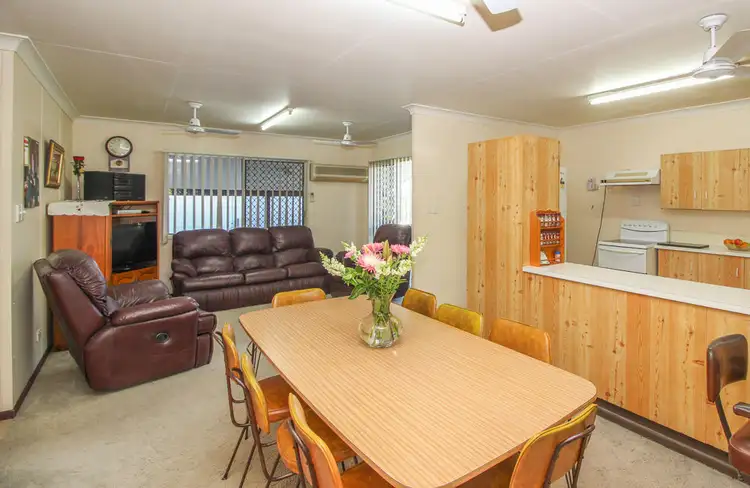 126 Cameron Pde, Wynnum QLD 4178
