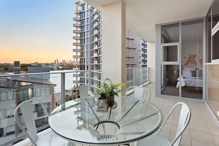 4090/37C Harbour Road, Hamilton QLD 4007