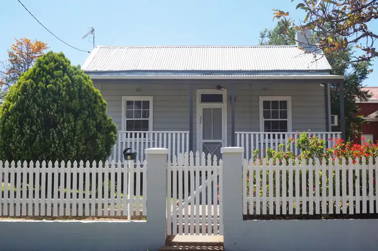 8 Stewart Street, Junee NSW 2663