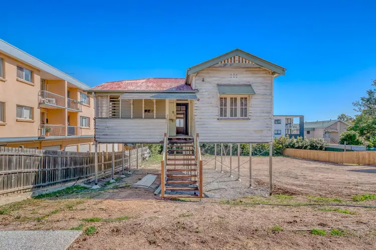 33 Longfellow St, Norman Park QLD 4170