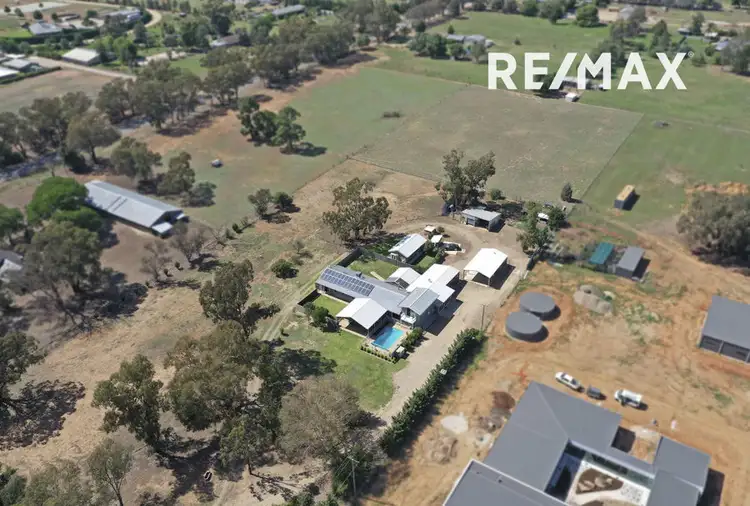 4 Kyeamba Avenue, Lake Albert NSW 2650