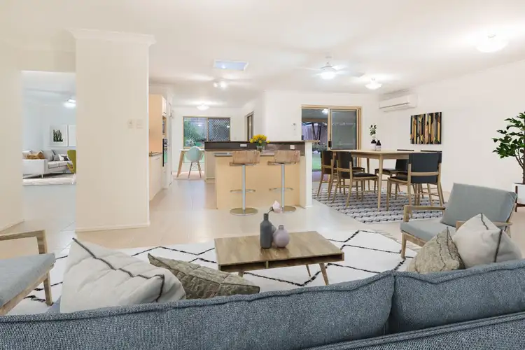 8 Carlton Court, Carindale QLD 4152