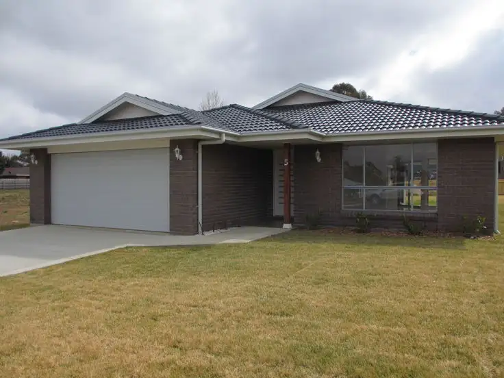 5 Claret Ash Drive, Guyra NSW 2365
