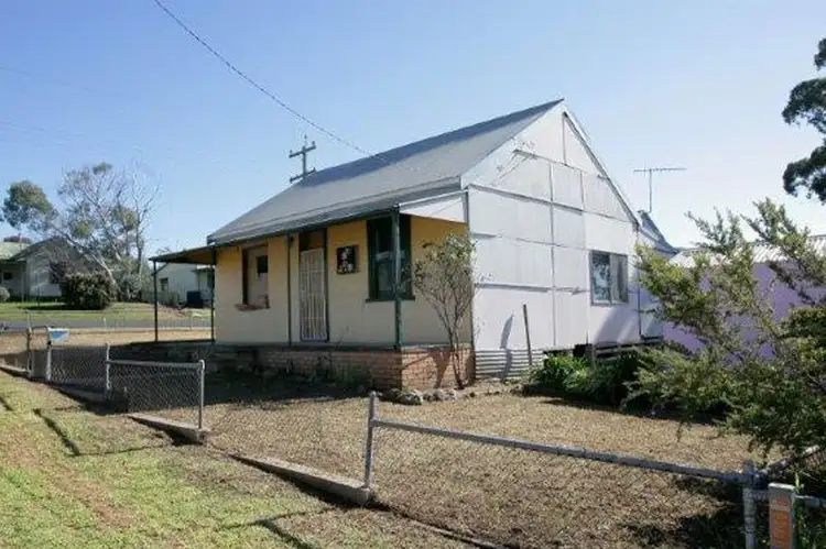 25 Thomas St, Junee NSW 2663