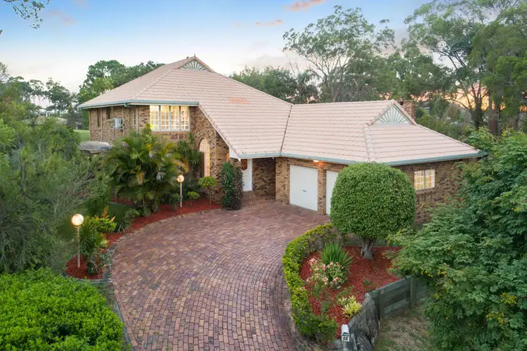 16 Almavale Street, Carindale QLD 4152