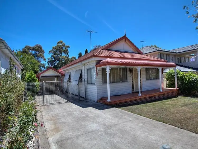 33 Amos St, Westmead NSW 2145