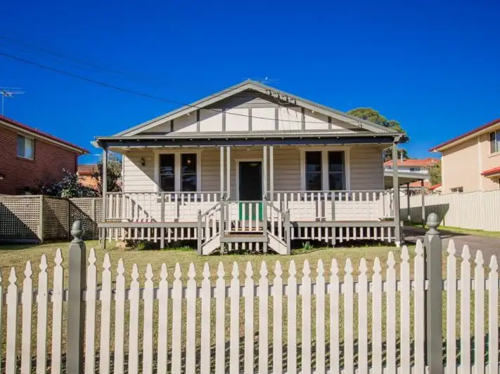 35 Wyena Rd, Pendle Hill NSW 2145