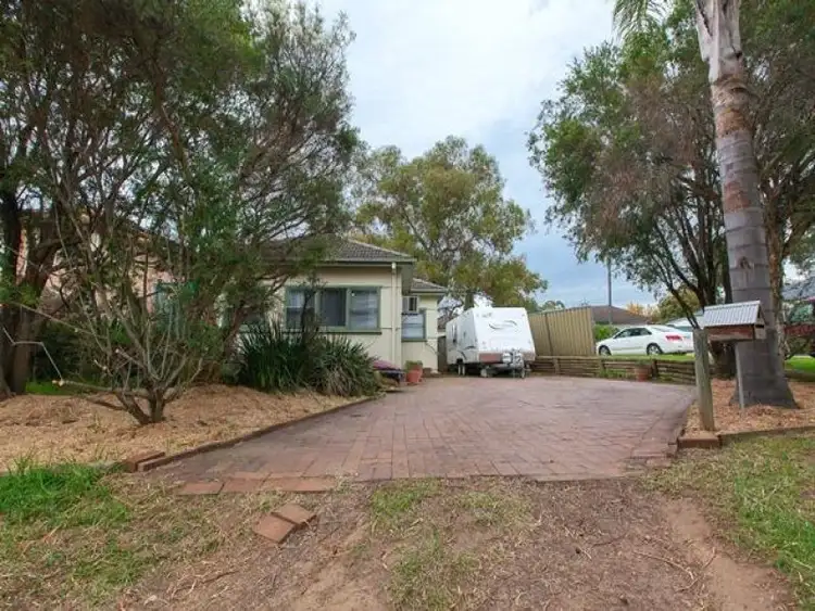 6 Flamingo Pl, Pendle Hill NSW 2145