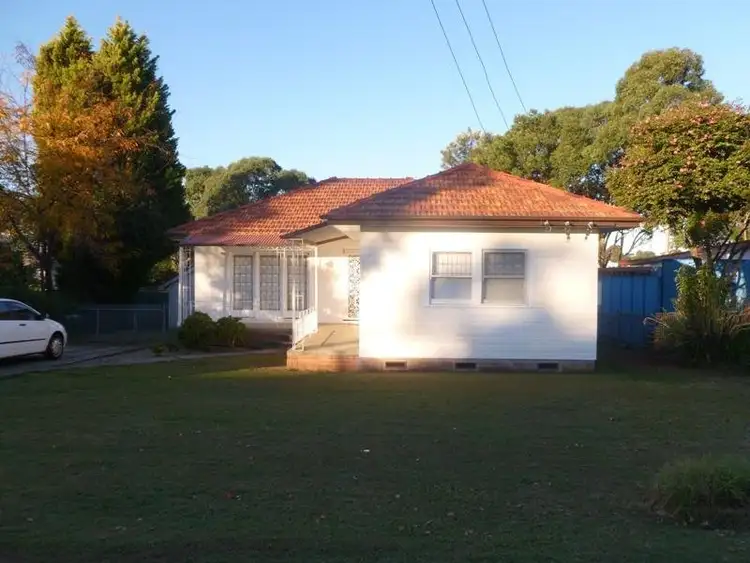 17 Carinya Rd, Girraween NSW 2145