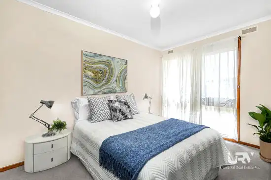 Fifth view of Homely house listing, 10 Whitehaven Court, Craigieburn VIC 3064