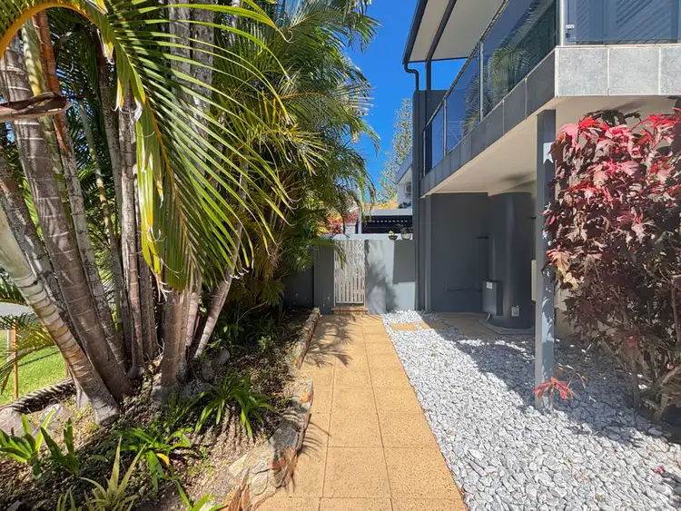 11/21-23 Twenty Second Avenue