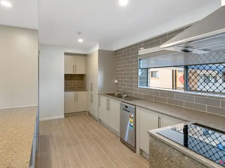 15/11-15 Wharf Street, Cleveland QLD 4163