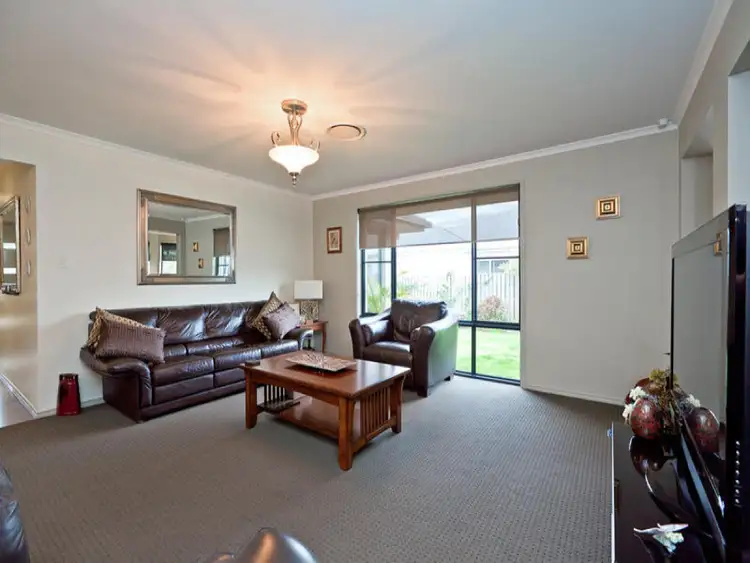 Fifth view of Homely house listing, 4 Lyndhurst Place, Thornlands QLD 4164