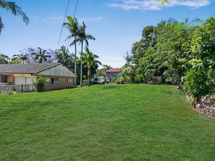 2 Daveson Road, Birkdale QLD 4159