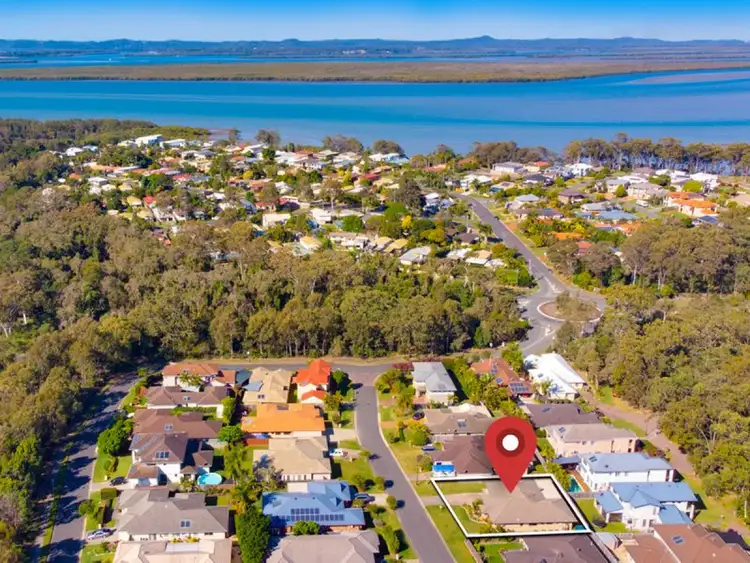 8 Turquoise Street, Redland Bay QLD 4165