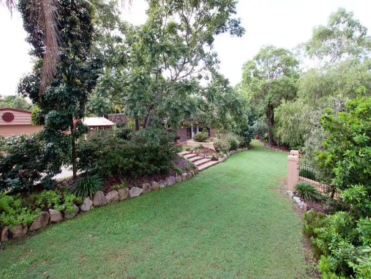 19 Kalmia Drive, Redland Bay QLD 4165