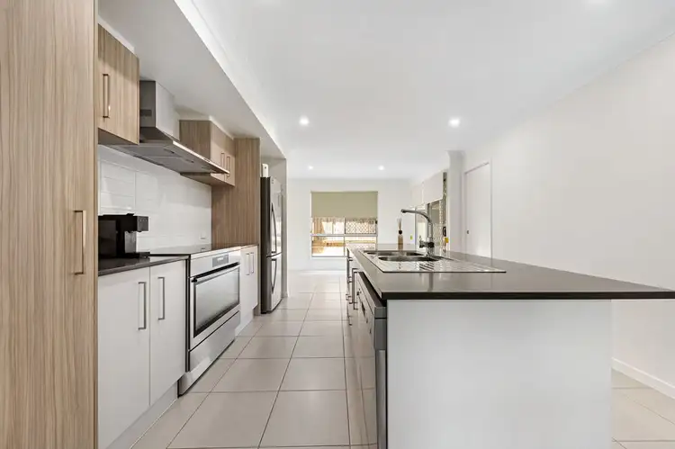 Third view of Homely townhouse listing, 37 Kalbarrie Terrace, Thornlands QLD 4164