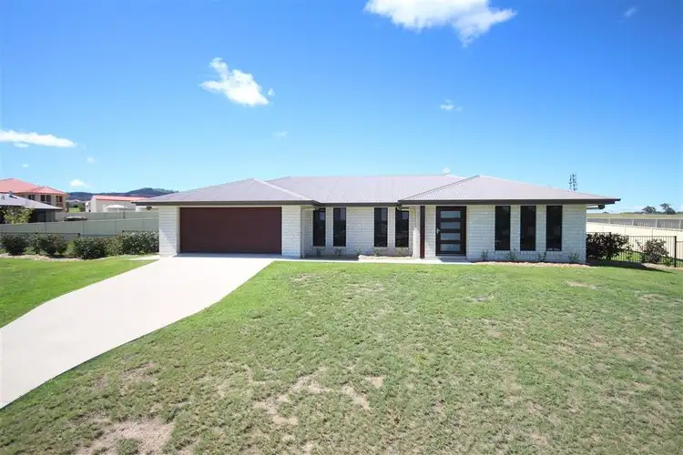 14 Parkes Drive, Tenterfield NSW 2372