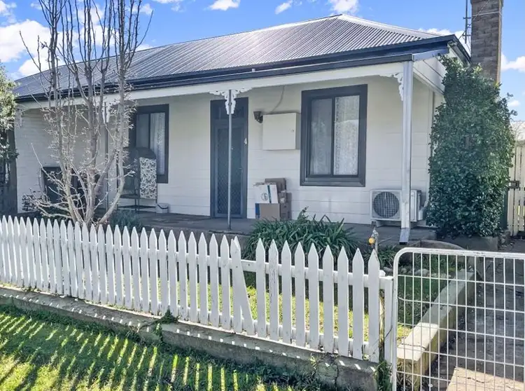 4 Broadway, Junee NSW 2663