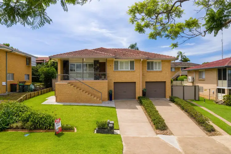 16 Crestgarden Street, Macgregor QLD 4109