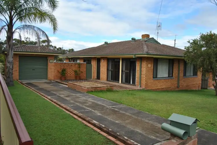 10 Morcombe Close, Gorokan NSW 2263