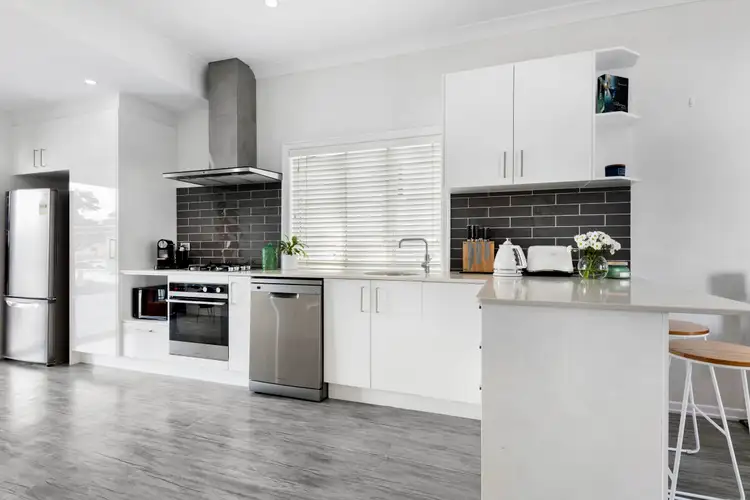 33 Wotton Street, Camp Hill QLD 4152