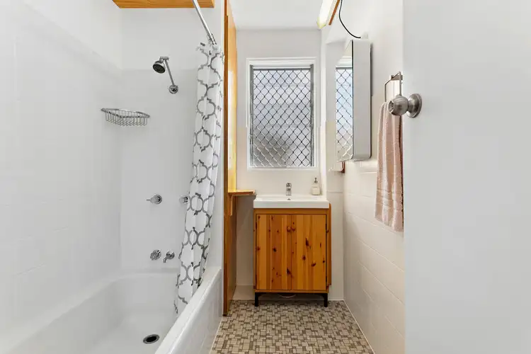 Sixth view of Homely unit listing, 3/10 Wight Street, Milton QLD 4064