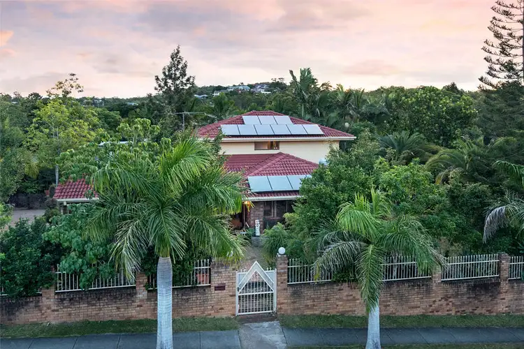 1 Rossmoya St, Carindale QLD 4152