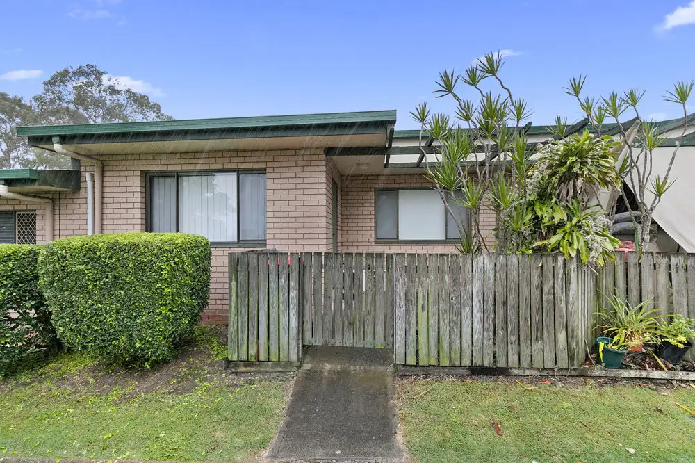 Main view of Homely unit listing, 2/2018 Wynnum Road, Wynnum West QLD 4178