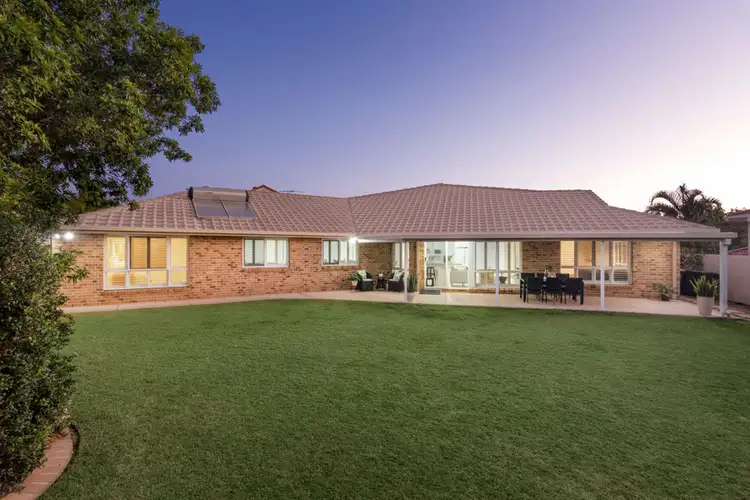 41 Windsor Place, Carindale QLD 4152