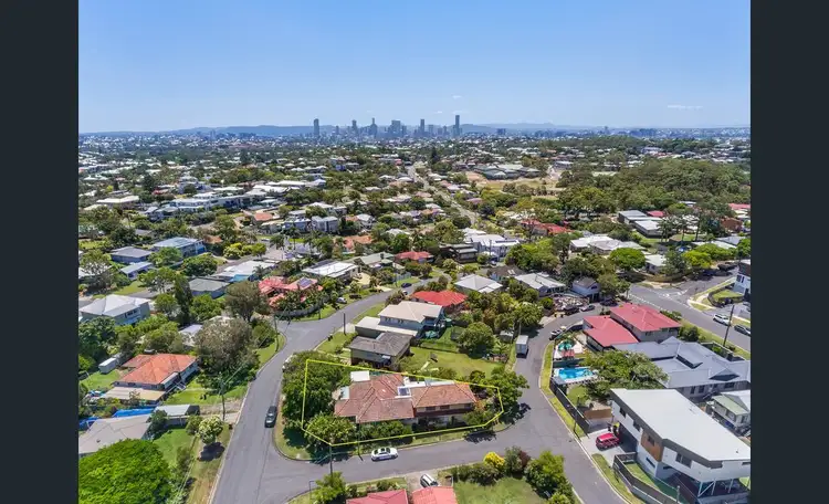 Second view of Homely house listing, 28 Dante Drive, Seven Hills QLD 4170