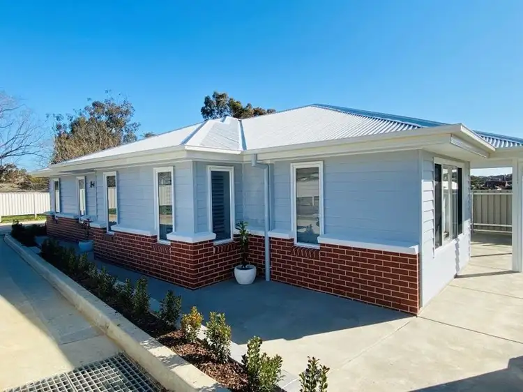 TOWNHOUSE 8 Waratah Dr, Junee NSW 2663