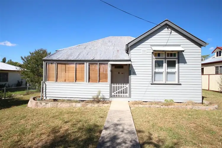 57 Molesworth Street, Tenterfield NSW 2372