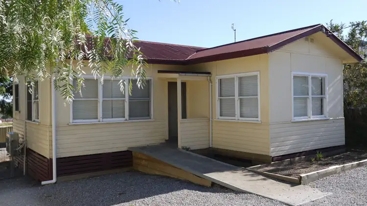9 Peel Street, Tamworth NSW 2340
